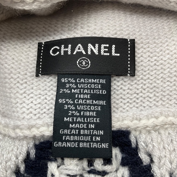 CHANEL GREY / NAVY / SILVER METALLIC CC LOGO CASHMERE KNIT BEANIE AND ARM WARMER - Picture 5 of 14